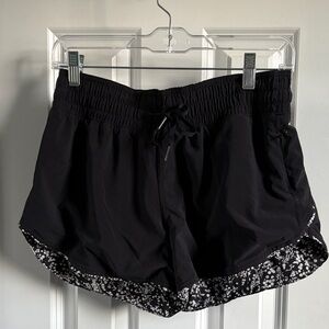 Lululemon Reversible Black White Shorts sz 6